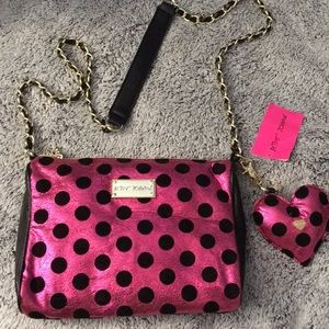 Betsey Johnson black and pink crossbody! 💕🖤💕